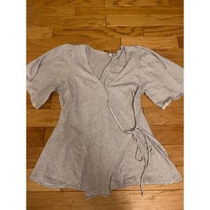 Lucky Brand Women's Striped v-neck Wrap Top With Puff Sleeves size Medium